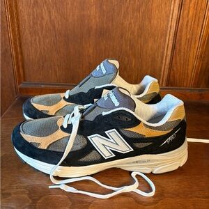 New Balance 990v3 Sneakers - Black and Tan